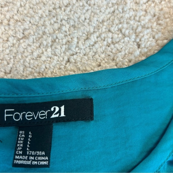 Forever 21 turquoise blue long sleeve satin effect button front blouse Sz L - Picture 6 of 7